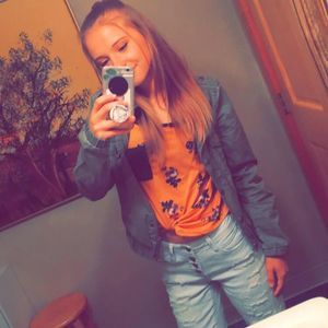 Meet your Posher, Hallie